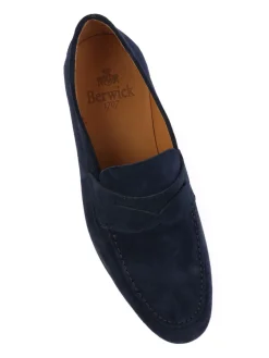 Berwick 1707 | Mocassino Uomo in Suede con Fascetta><noscript><img width=
