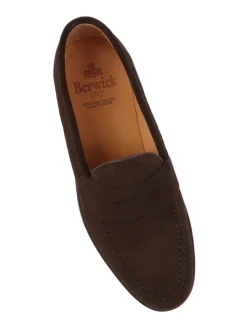 Berwick 1707 | Mocassino Uomo in Suede con Fascetta><noscript><img width=